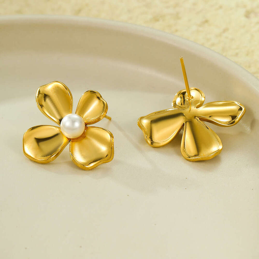 Hot Selling Flower Shape Inlaid Pearl Wind Ear Jewelry Female High Sense Stainless Steel Women Earrings