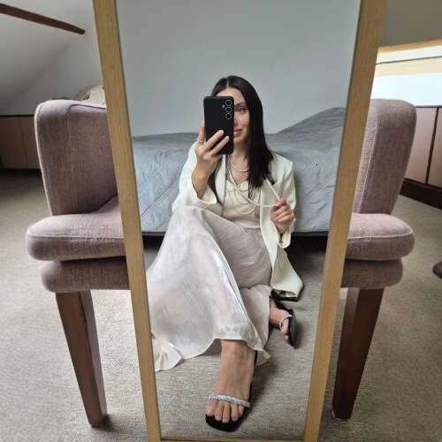 New Style Silky Glossy Midi French Elegant Versatile Pleated Mid-Length Skirt For Women Ins B5