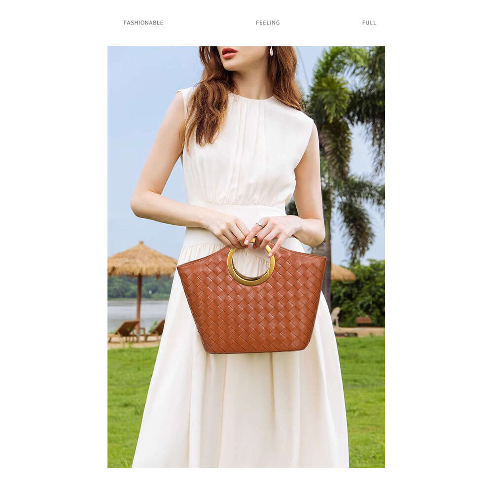 Metal Handle Round Ring Woven Handbag Basket New Fashion Commuter Tote Crossbody Single Shoulder Bag