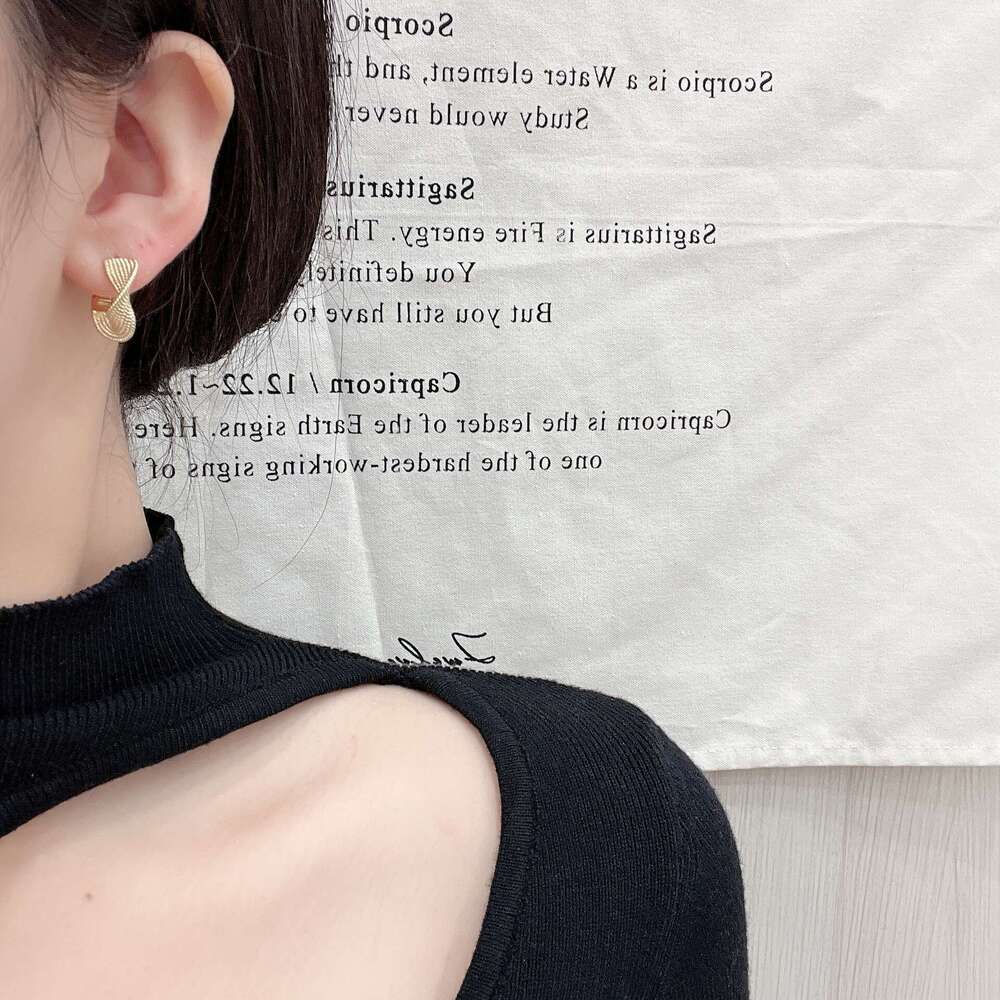 Wrinkled Earrings Ins Style Personality Twisted Braided Niche Design Versatile Minimalist Ear Clips 6fa