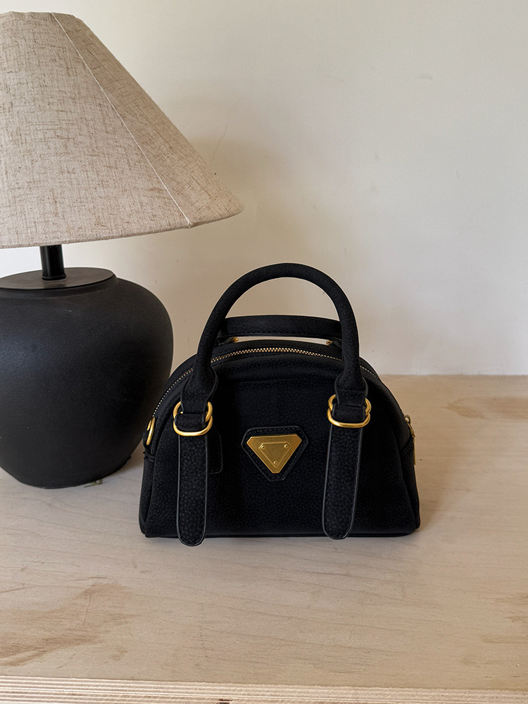 Designer Bag Niche Designer Bag For Women 2025 New Spring Summer Luxury Bag Versatile Shoulder Crossbody Bag High-quality Texture Handbag Bowling Bag 