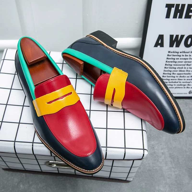 Pointed leather shoes for men Business casual patent loafers mens lace-up elegant luxury shoes black brown Y250730