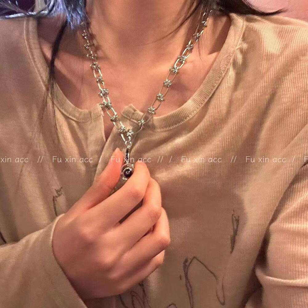 Fashion Knot Thorn Earphone Pendant Necklace Unisex Niche Design Sense Light Collarbone Chain Choker 328