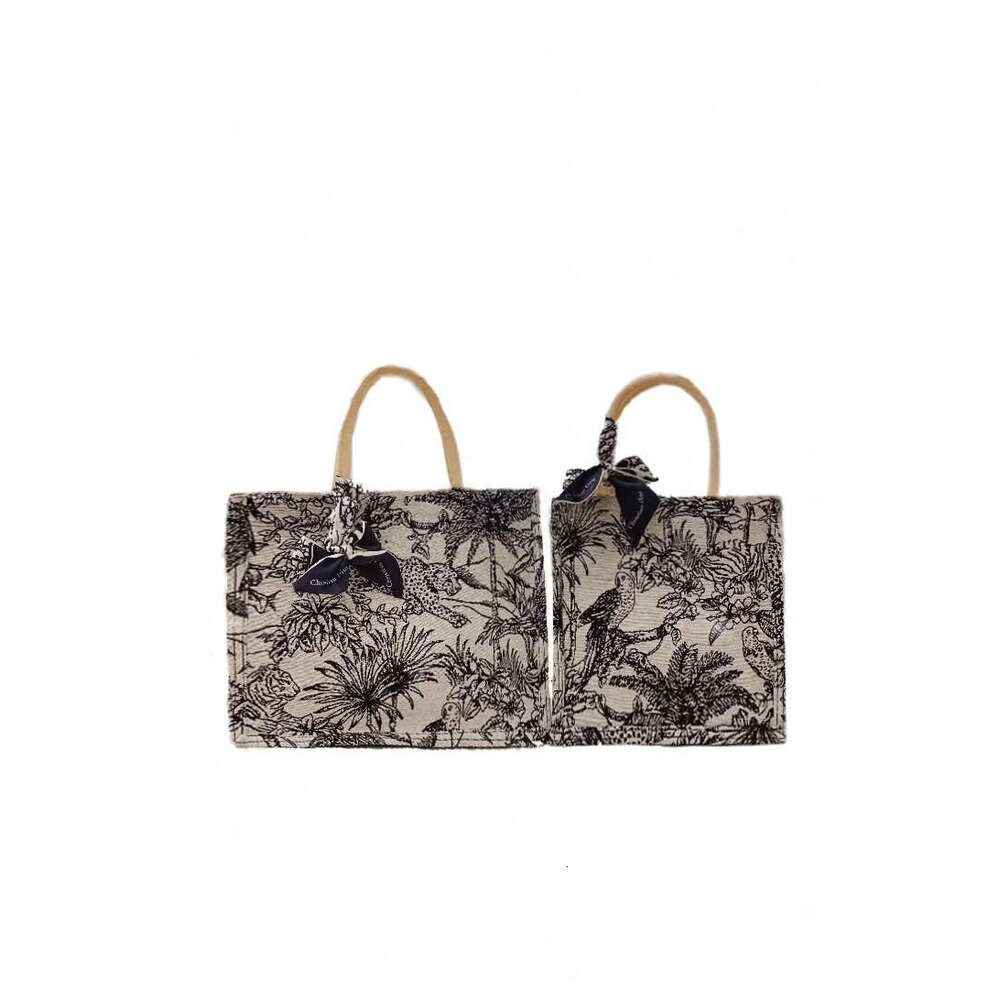 Women's High-End Handbag Spring New Versatile Canvas Small Tote Fashion Commuter Shoulder Bag