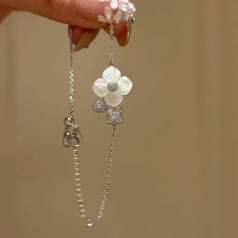Zircon Mother-of-Pearl Flower Pendant Bracelet Fashionable Unique Niche Jewelry Light High-End Accessories for Women