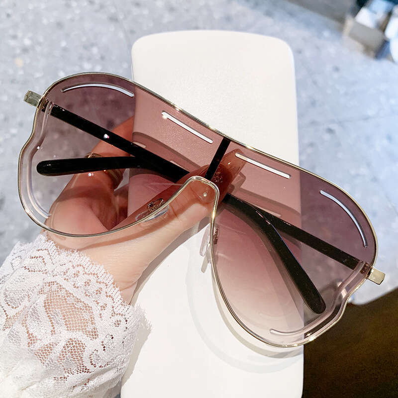 DHcollections Oversized Butterfly Sunglasses - UV400 Protection, Gold Metal Frame, Fashionable for Women (8 Trendy Colors)