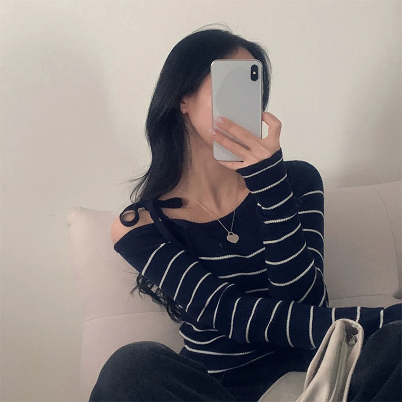 Sweet Off-the-shoulder Striped Tops Women Spring Autumn Casual Irregular Knitted Pullover 250723