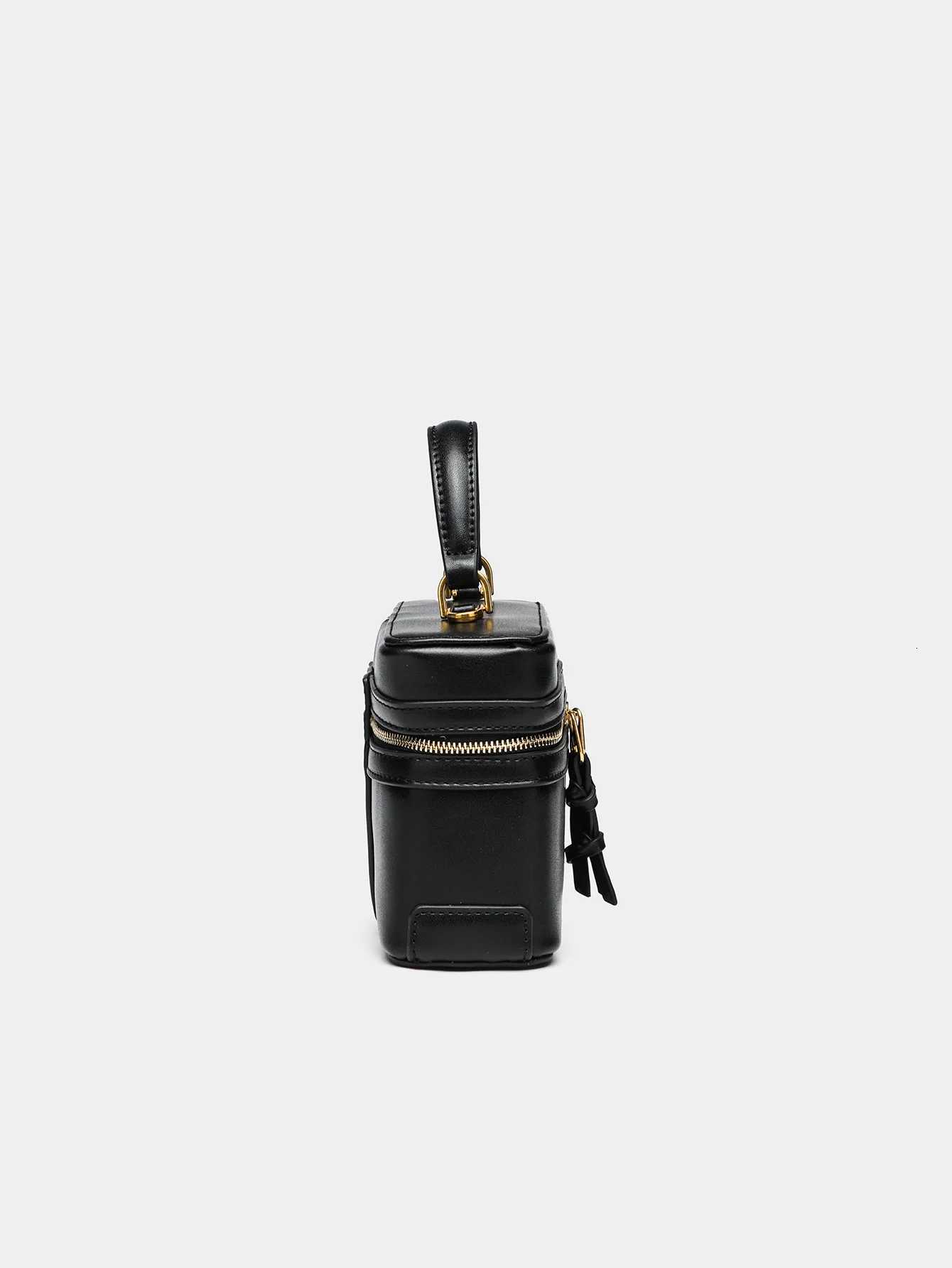 2024 Summer New Fi All-in-One Black Single Shoulder Popar Portable Hard Fi Small Square Bag Y250730