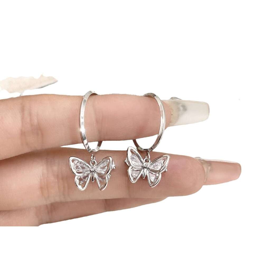Fuxin New Hollow Butterfly Niche Design High-end C-shaped Hoop Elegant Sparkling Zircon Earrings a8e