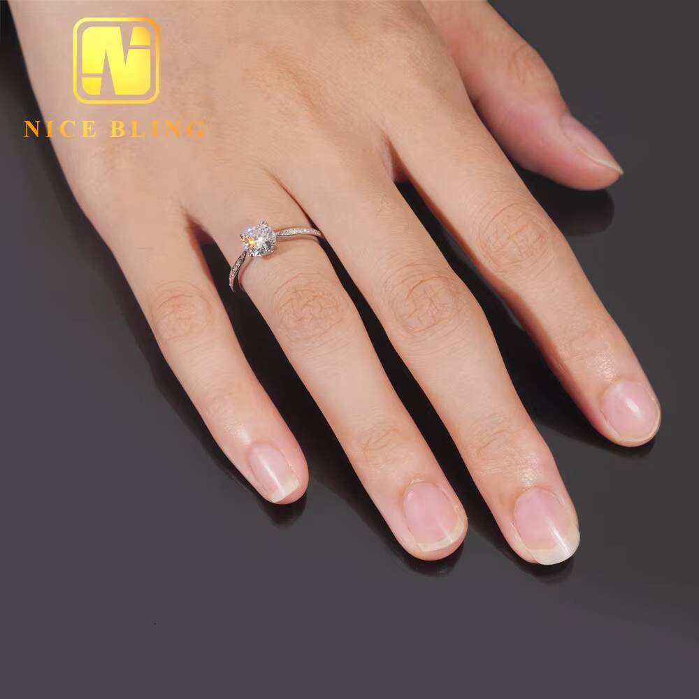 Elegant Four Claws Bridal Wedding Jewelry 925 Sterling Silver Round Moissanite Diamond Engagement Solitaire Ring