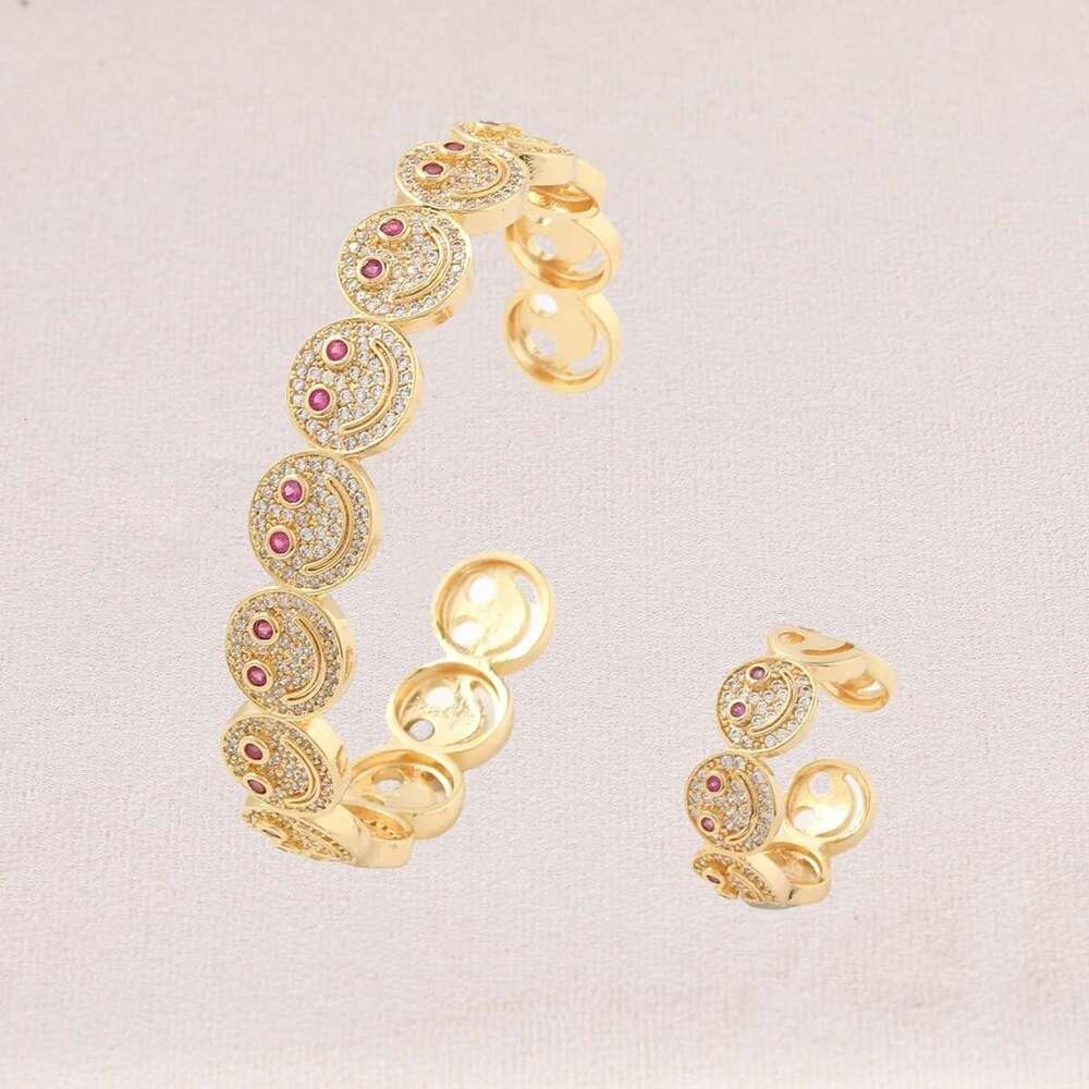 Fashion Dia-Studded Smiley Face for Women, Personalized Light Ins Style, High-End Personality Bracelet Ring