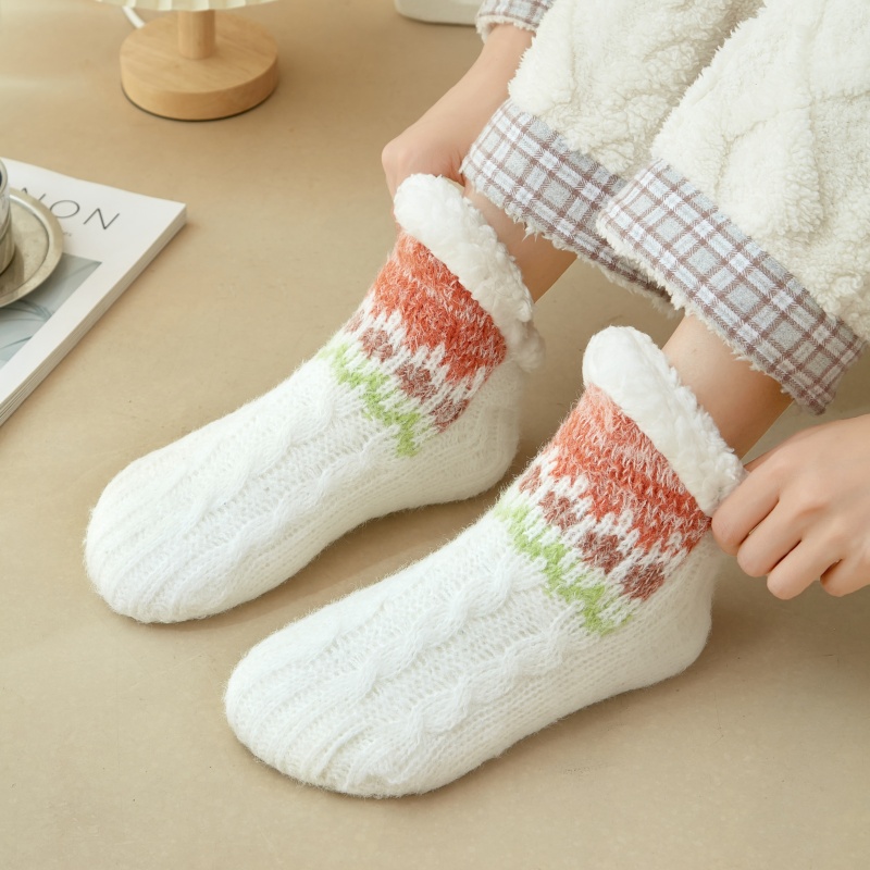 1 pair of thickened floor socks with plush insulation socks for warm feet, silicone anti slip socks on the soles of the feet, indoor shoe covers