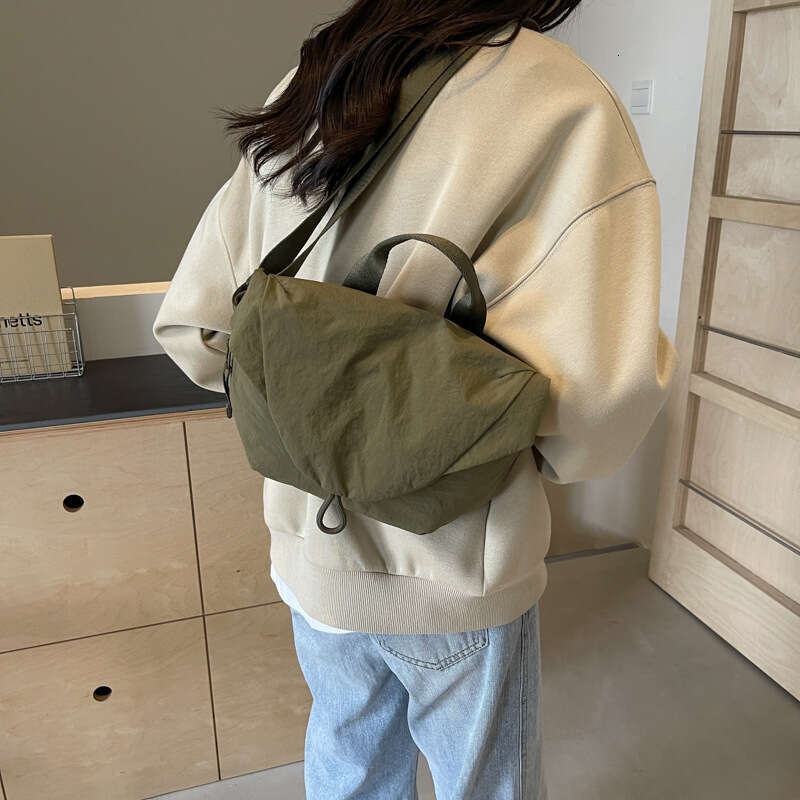 Simple Versatile Crossbody for Women 2025 New Casual Sports Style Niche Design Single Shoulder Dumpling Bag