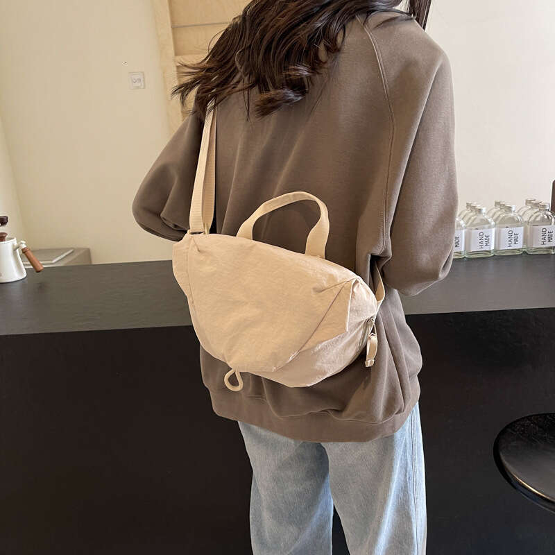 Simple Versatile Crossbody for Women 2025 New Casual Sports Style Niche Design Single Shoulder Dumpling Bag