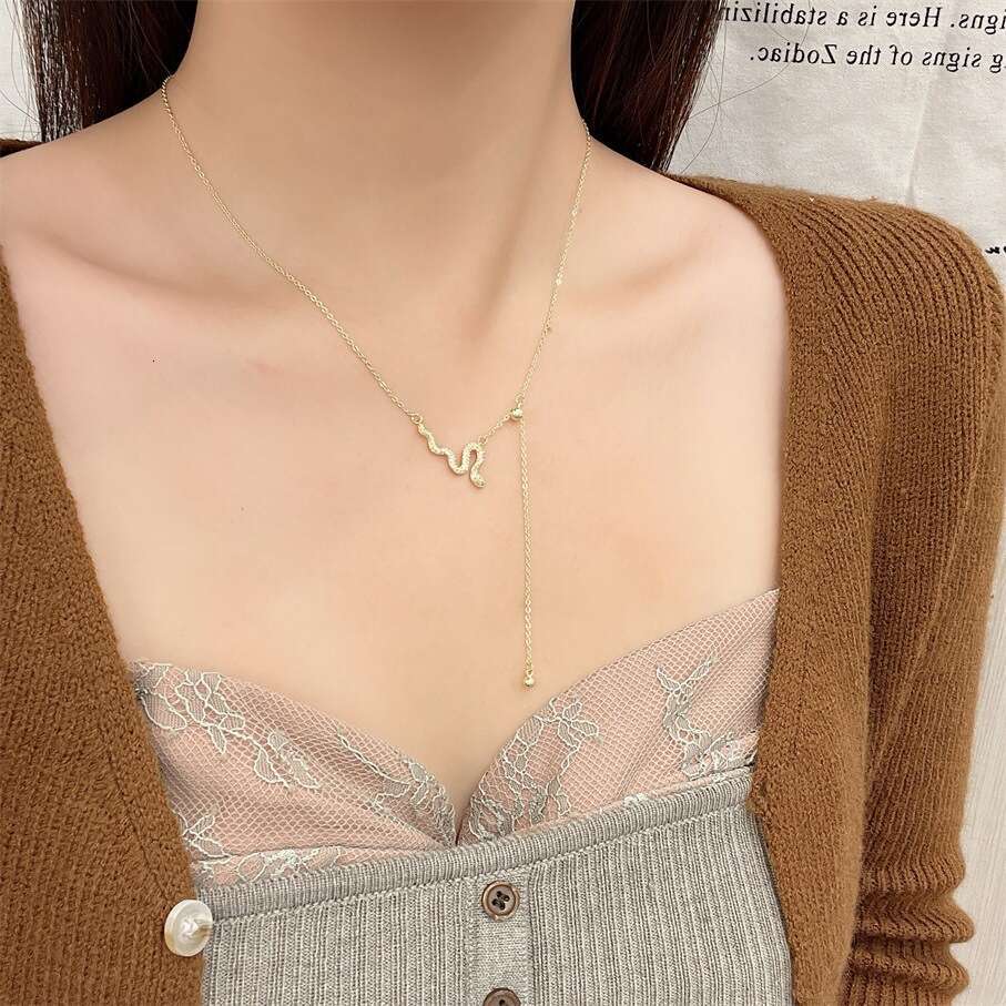 Year of the Snake Limited Edition Sparkling Tassel Necklace for Women, Light Niche Collarbone Chain, Choker, High-End Sweater Chain 4ad