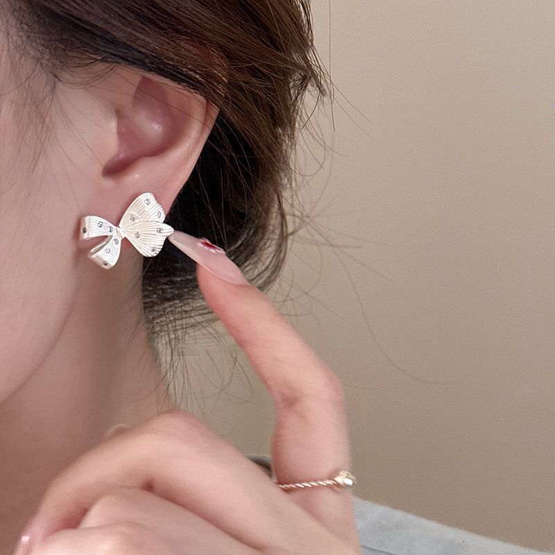 Sier Needle Inlaid Dia Bowknot Fashion Simple Sweet Versatile Elegant Earrings Light High-end Feel Ear Jewelry