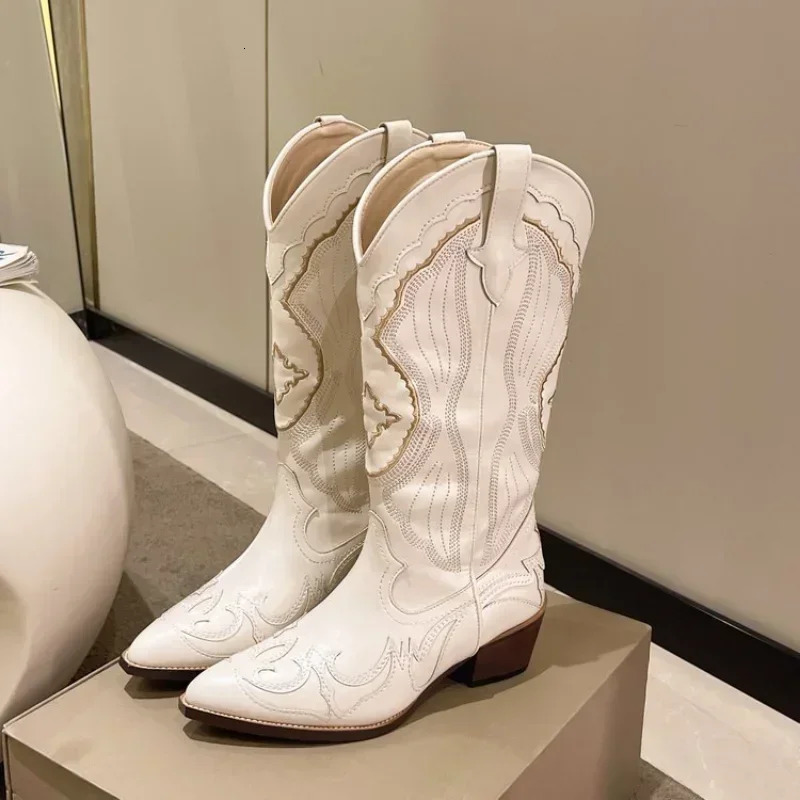 Vintage Square Head Thick Heel Cowboy Boot for Women Embroidered Western Cowboy Boots Side Zipper Shoes Autumn Pointed Boots 250729