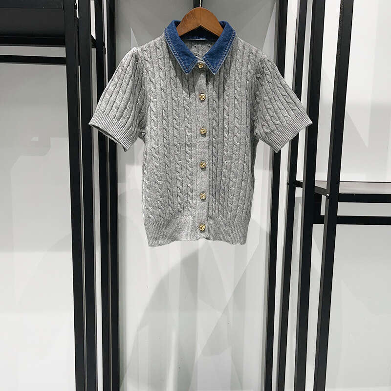 Designer Clothing 2025 2025 New Women's Denim Turn-Down Collar Splicing Twist Sweater Gold Single Breasted Short Sleeve Ladies Gray Knitted Cardi