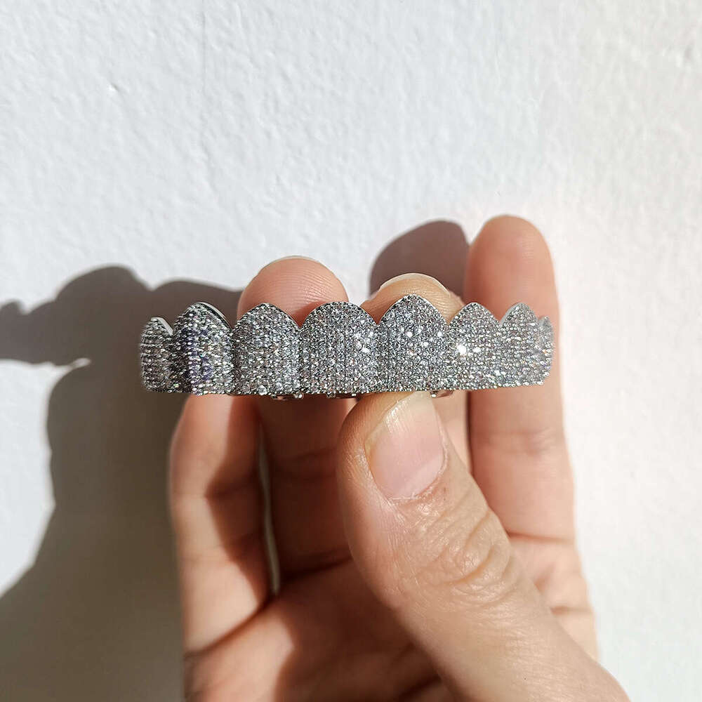 Hot Selling Creative Shiny 8 Teeth Micro Inlaid Zircon Hip Hop Trendy Fashionable Personalized Braces
