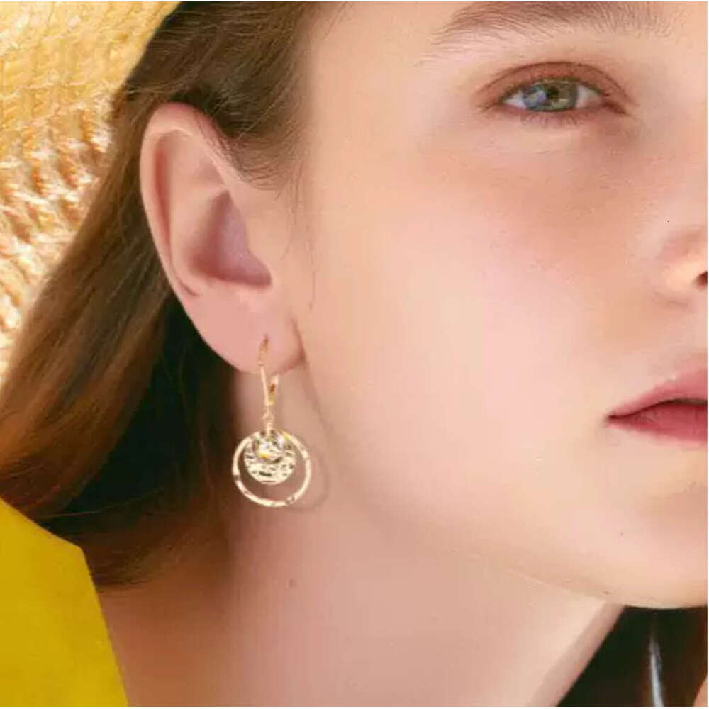 New Fashion Geometric Round Design Light Women's Earrings Commuting Versatile