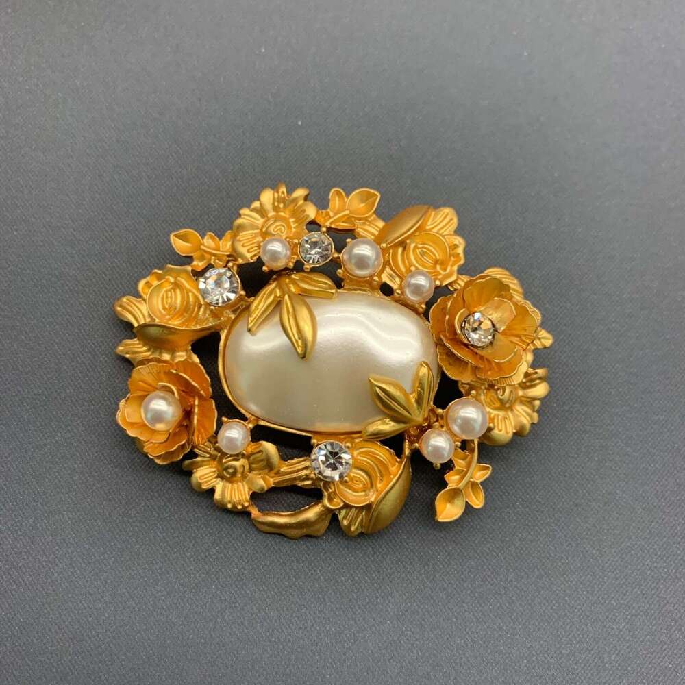 Three-dimensional Relief Pearl Flower Necklace Earrings Brooch Elegant Temperament Fashion Jewelry Set