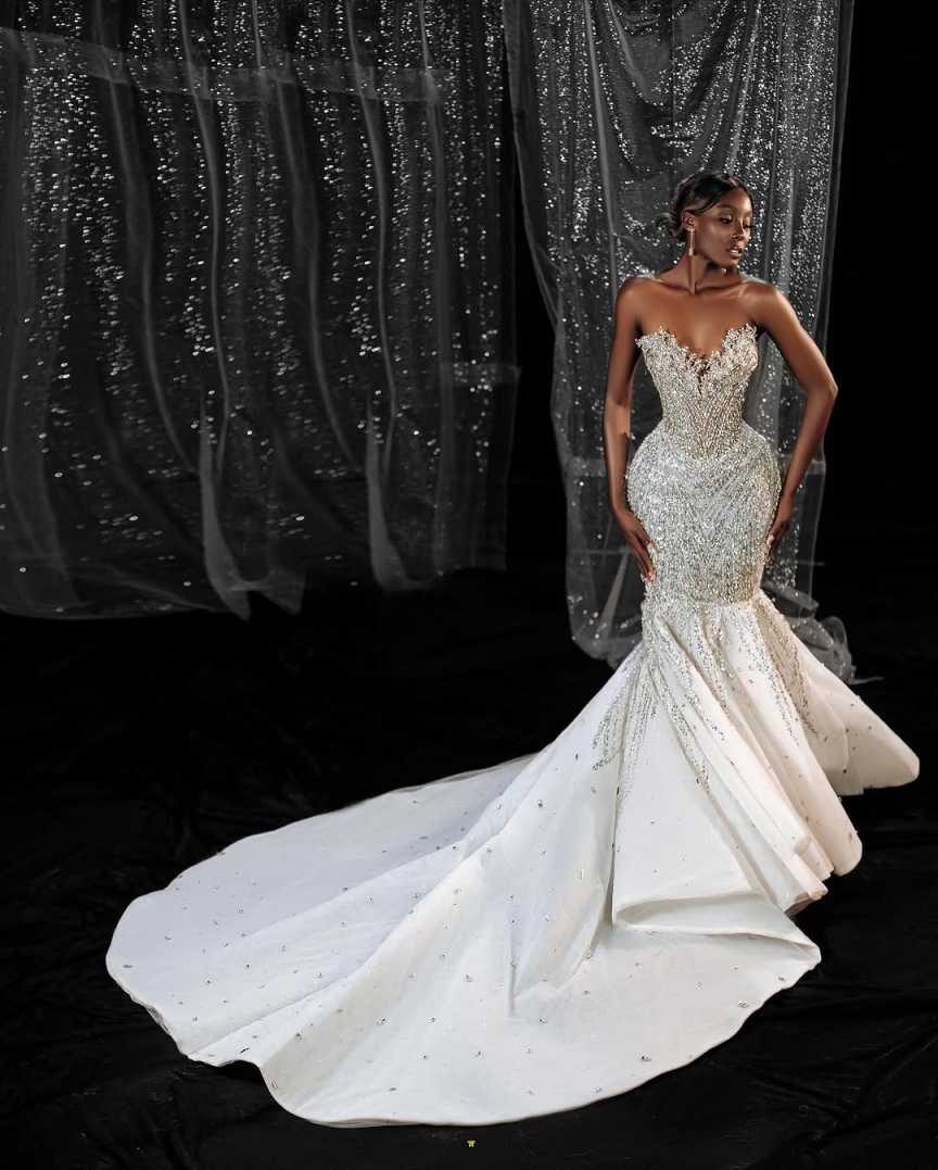 Gorgeous Mermaid Wedding Dress Sweetheart Neck Sleeveless Bridal Gowns Sequins Crystal Backless Sweep Train Dresses Custom Made vestidos de novia