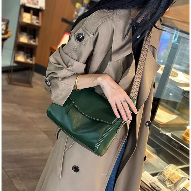 2025 Women's Underarm Bag New Crossbody Bag Designer Multi functional Shoulder Bag