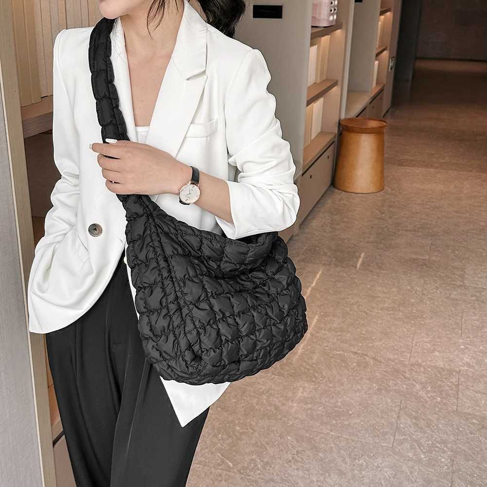 Ladies Tote Bags Large Capacity Lattice Pattern Female Hand Bag Casual Fashion Simple Nylon Quilted Elegant for Weekend Vacation Y250730