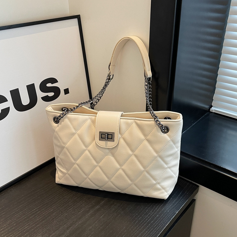 New fashion casual rhombus embroidery thread crossbody chain underarm bag single shoulder diagonal span bag large capacity