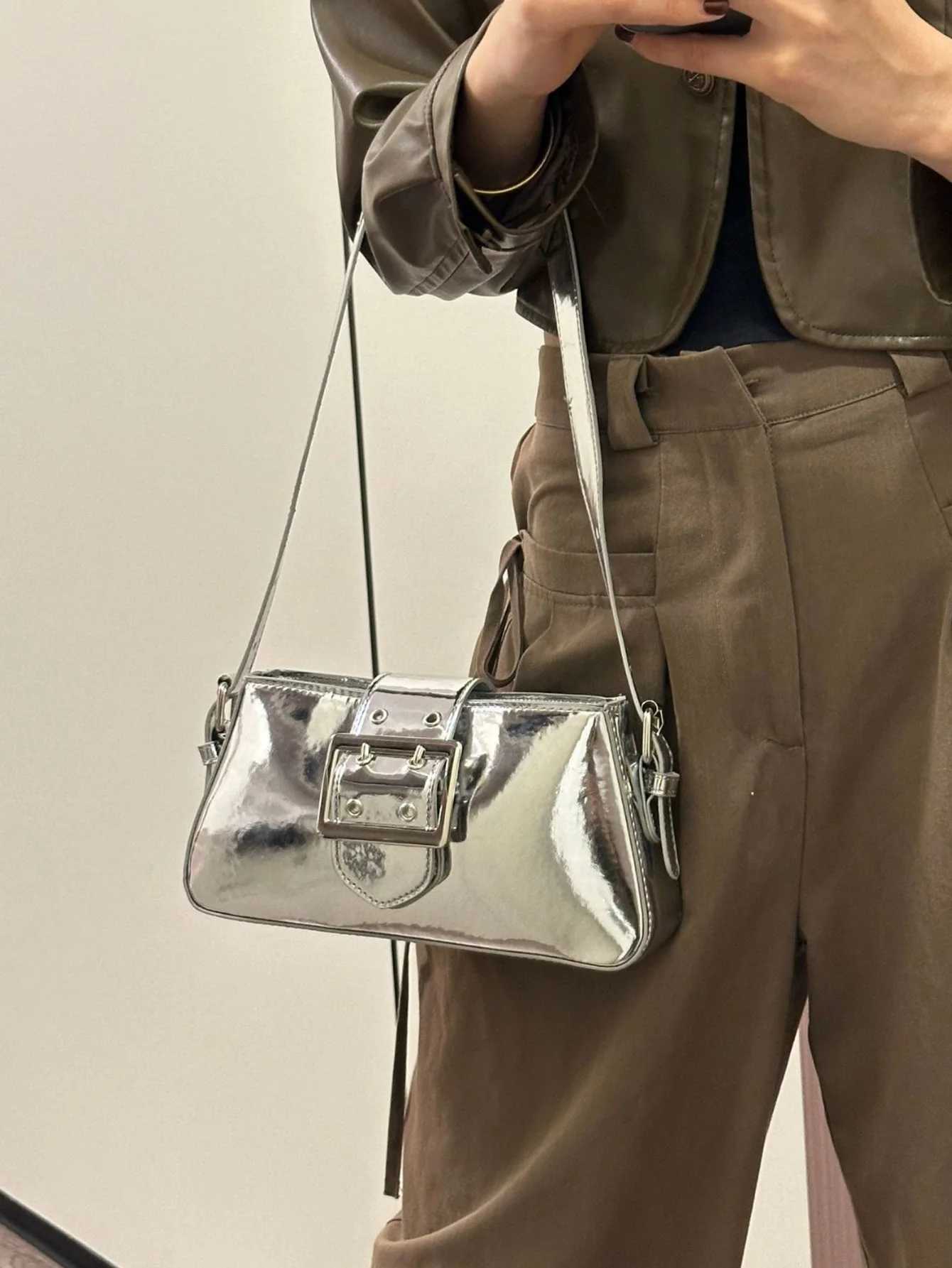 Handheld patent leather siLVer sweet cool spicy style bag 2024 new niche design motorcycle armpit bag for women Y250730