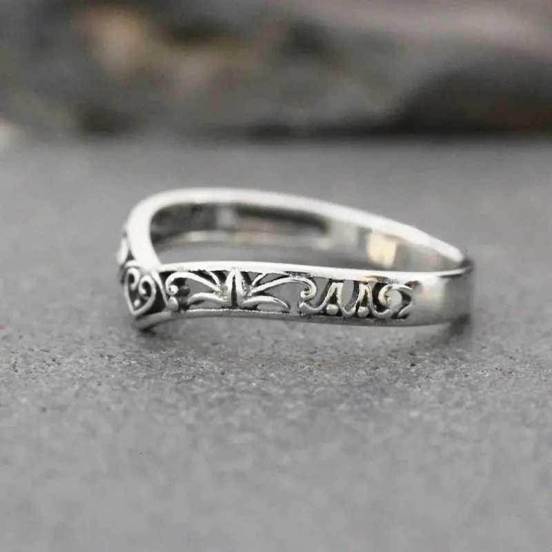 80 Delicate Hollow-out Design Ring Lady Versatile Exquisite Silver Color Finger Jewelry Graceful Low-key Daily Accessories y250730