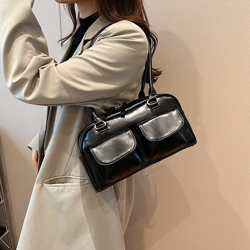 Retro underarm messenger bag women's 2025 new high-end texture shoulder bag niche portable commuter