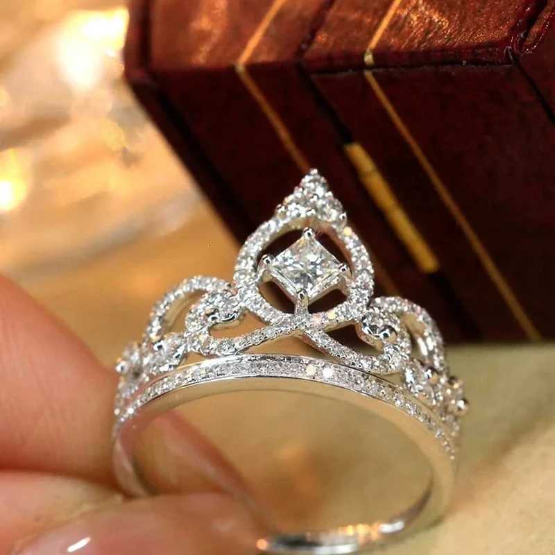 844 Luxury Exquisite Crown Rings for Women Silver Color Bright Zirconia Finger Accessories Delicate Proposal Finger Jewelry y250730