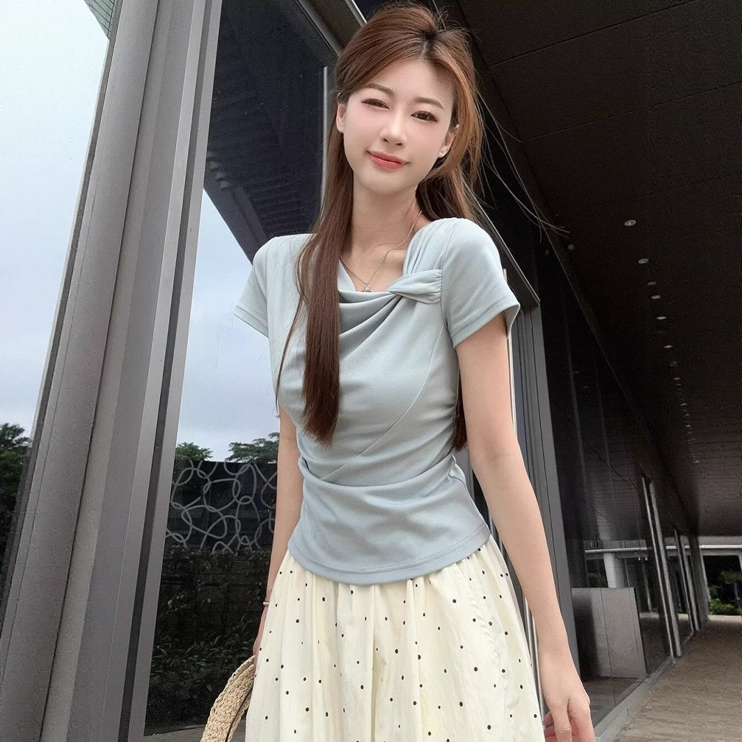 2025 summer new creative niche style elegant fashion loose casual niche designer T-shirt designer short sleeved women's T-shirt