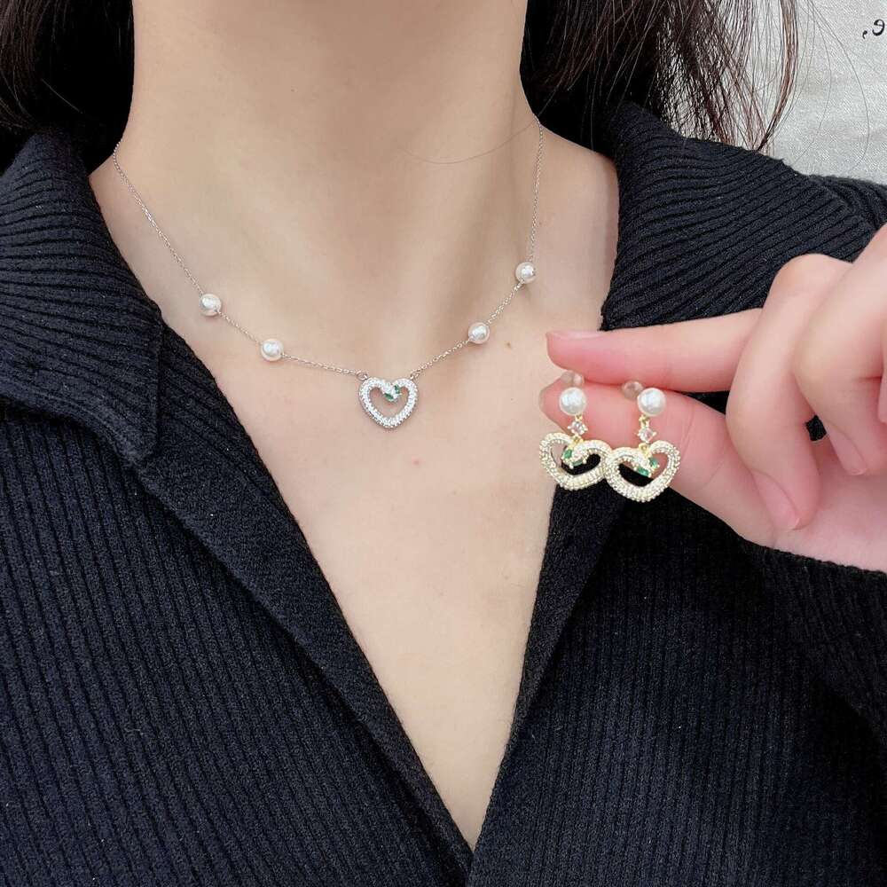 2025 Unique Design Heart-Shaped Snake Pearl Necklace Elegant Fashion Gentle Versatile Collarbone Chain for Women 9a3