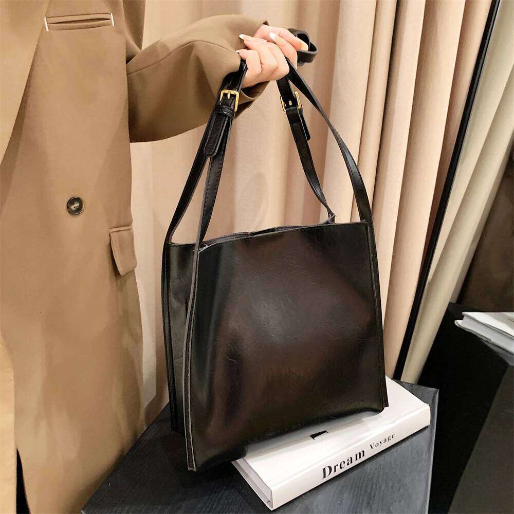 Quality Women Tote Bags Shiny Leather Shopper Shoulder Bag Retro Large Capacity Shopping Totes 2023 Designer Handbag Lady