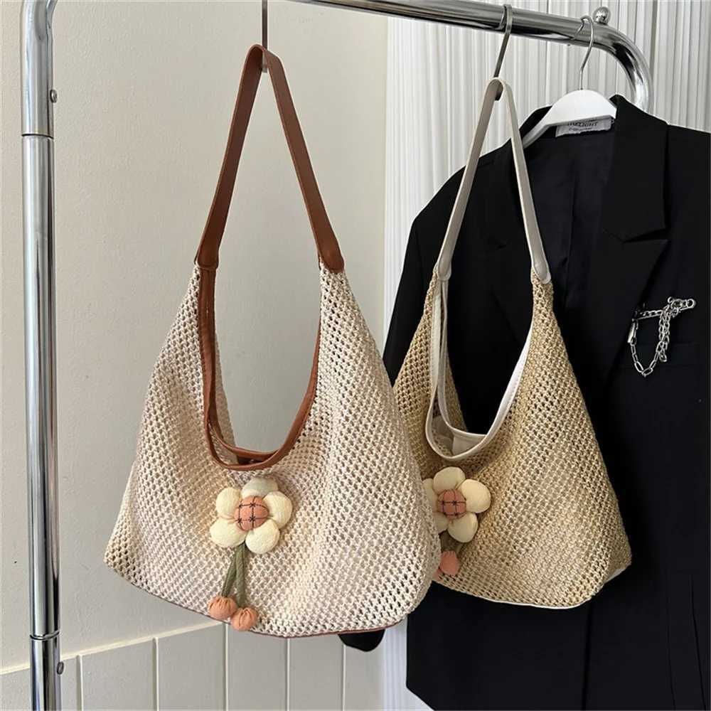 FAshion For Women Rattan Shoulder Bag Travel Beach Handbags Elegant Female Large Capacity Flower Pendant Totes Bag Y250730