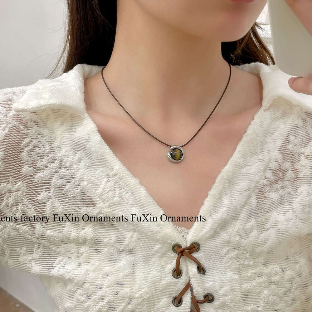 Tiger Eye Stone Necklace for Women, New Elegant Niche Light Choker, Fashionable Chinese Style Collarbone Chain Accessory 685