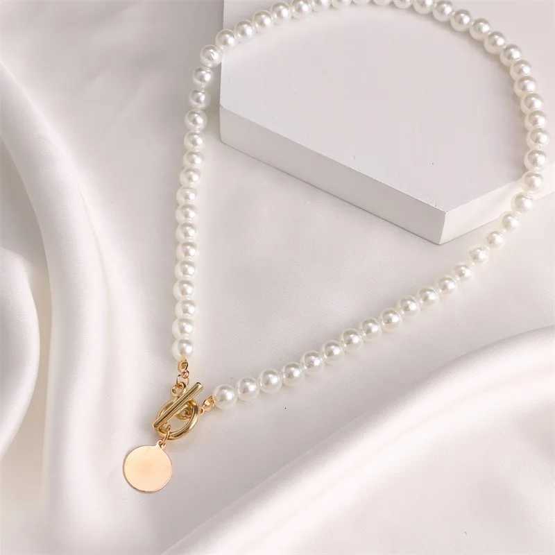 2025 Fashion Wedding Pearl Choker Necklace For Women Vintage Coin Lock Pendant Chain Jewelry on the Neck Accessories Party Gift Z250731 Z250910