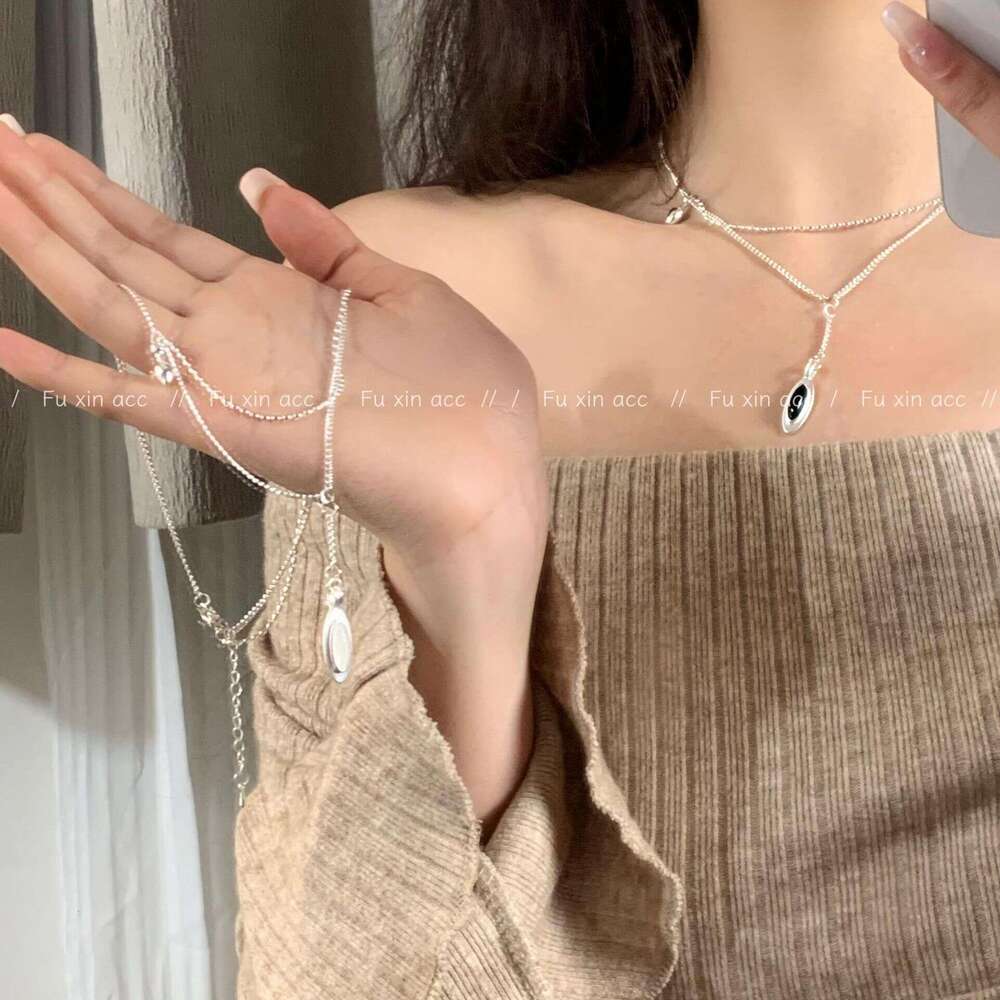 Korean Version Sweet Cool Light Obsidian Snake Bone Necklace for Women Simple Cold Style Choker Autumn Winter Niche High-end Sweater Chain 2ca