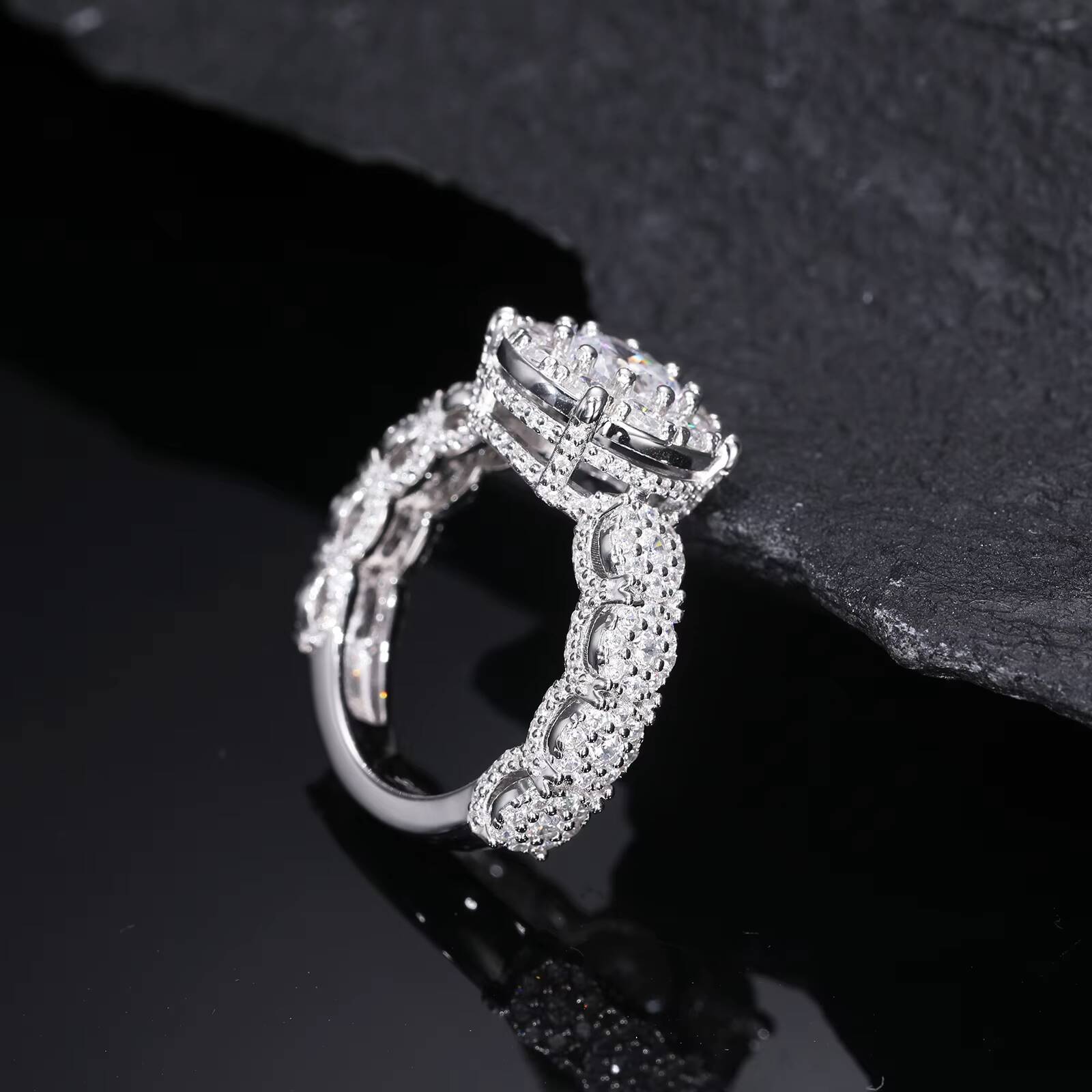 Wholesale Sparkling Wedding Jewelry White Gold 925 Sterling Silver VVS Moissanite Diamond Halo Engagement Ring for Men Women