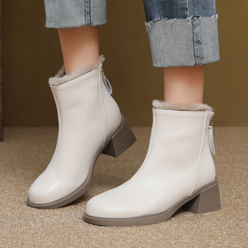 2025 Autumn/Winter French Chelsea Boots for Women with Fleece Lining, Warm Thick Heels, British Style Short Boots, Low-Top Martin Boots with Height In