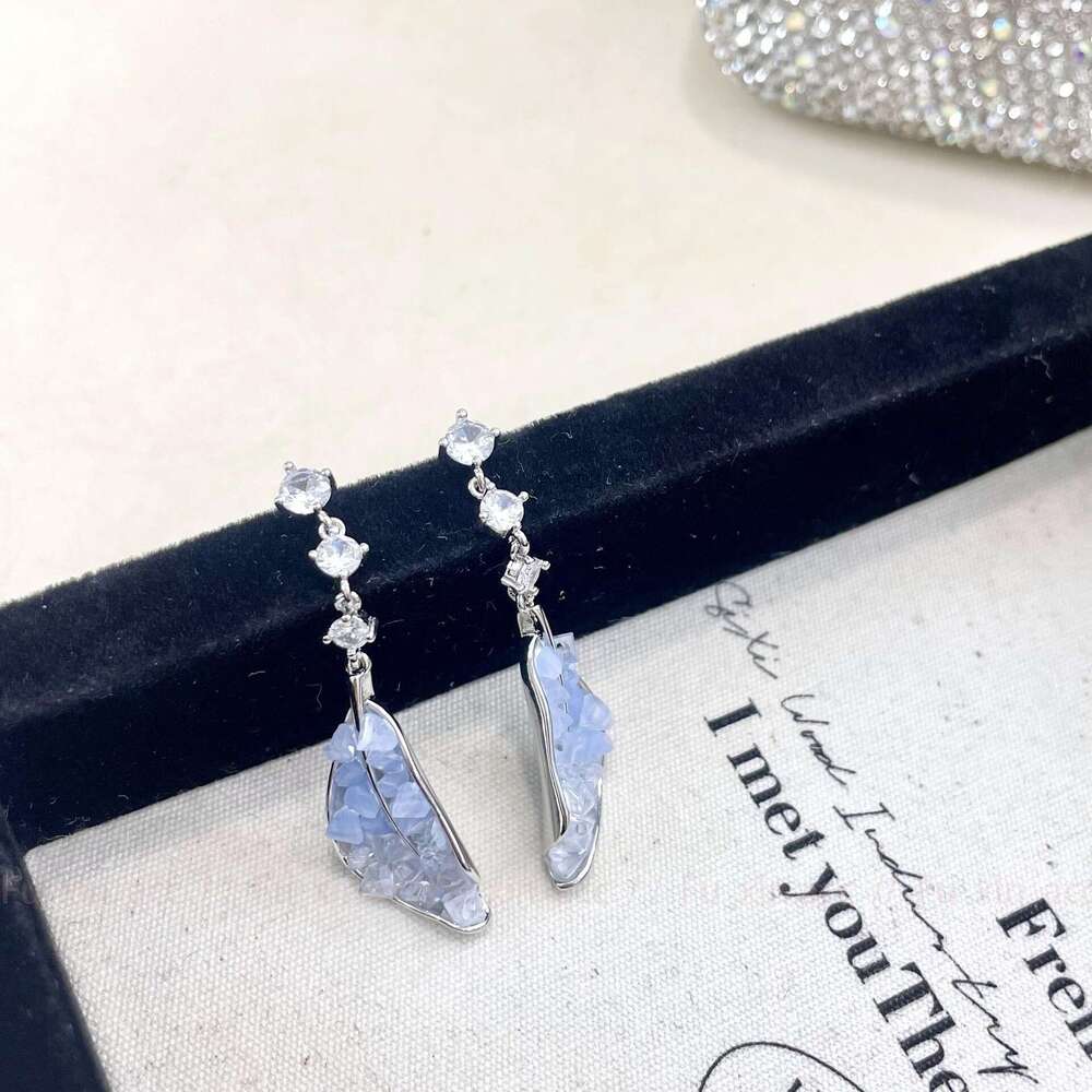 Blue Sea Salt Ice Crystal Leaf Tassel for Women, Unique and Elegant Fashion Accessories, New Style Earrings 942