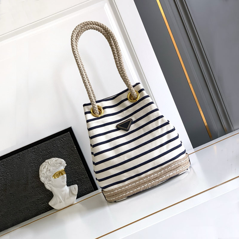 Luxury Designer Bag Classic Sheepskin Small Square Bag Exquisite Hardware Chain Diamond Grid Shoulder Bag, Handbag Crossbody Bag Waist Bag, Fashion Shopping Bag0820