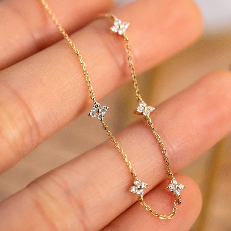 Designer Madam Bracelet Flowing Light ~ S925 Silver Plated 18K Gold Four-leaf Clover Star Bracelet Simple Zircon Pure Silver Women's Commuting