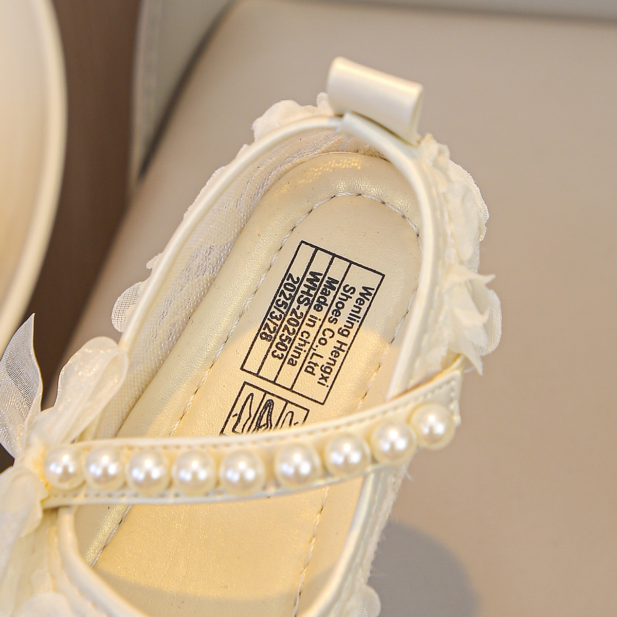 Exquisite Princess Fan girls lace shoes Pearl trip straps Cubic flower bow