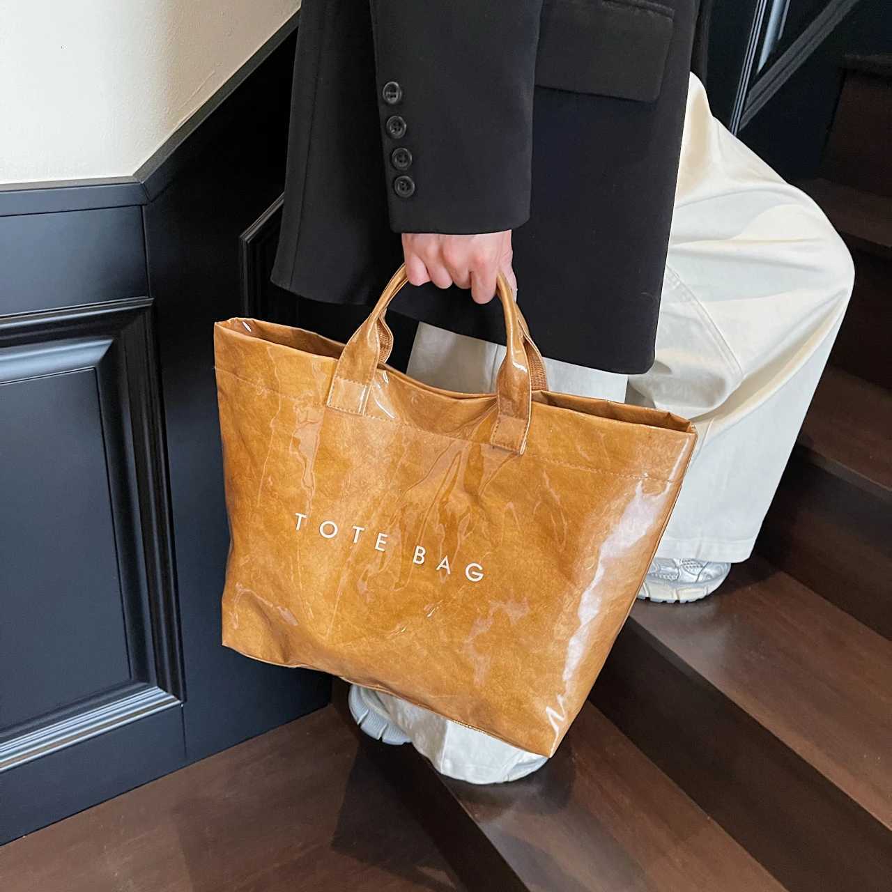 Large Capacity Transparent Jelly Bag with Pvc Material Handle Waterproof Korean Style Neutral Gender Bag in Fashion G250729