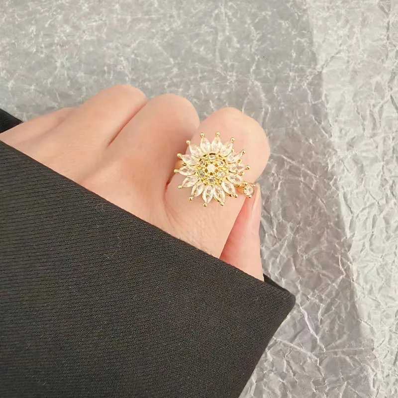Fashion Crystal Sunflower Rings for Women Rotatable Anti Stress Anxiety Zircon Adjustable Ring You Are My Sunshine Jewelry Gift y250730