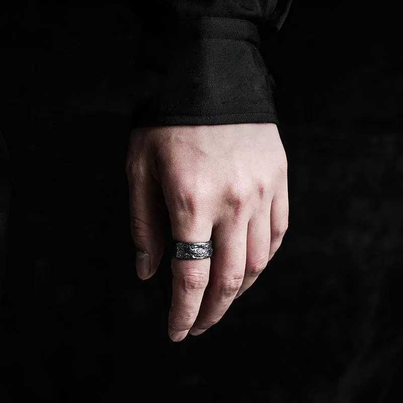 HX New Fault Ring Designer Original Dark Wind Retro Trend Men and Women Couple Engagement Jewelry Accessories y250730
