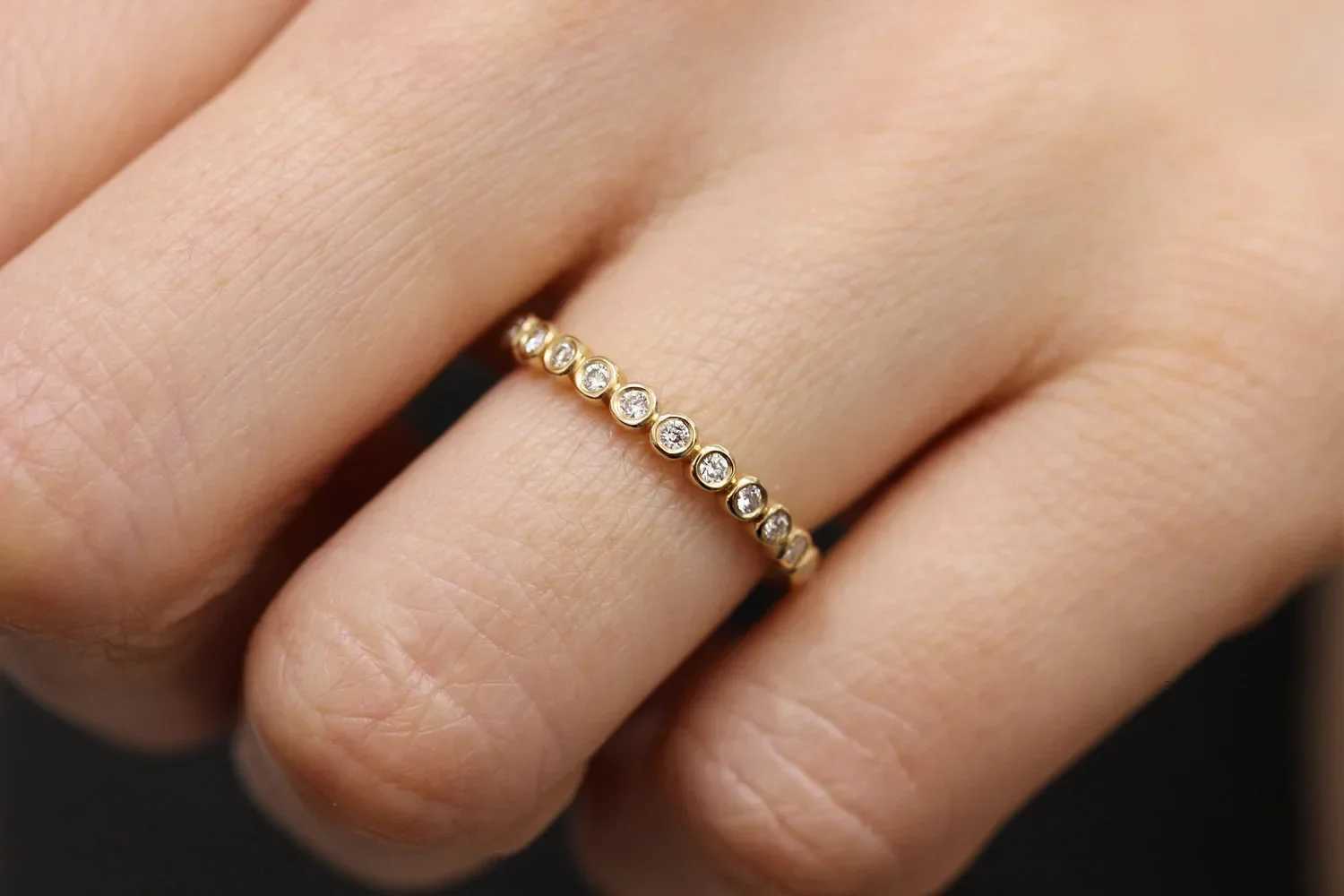 Exquisite White Zircon Engagement Jewelry for Womens Fashion Finger Accessories Party Ring y250730